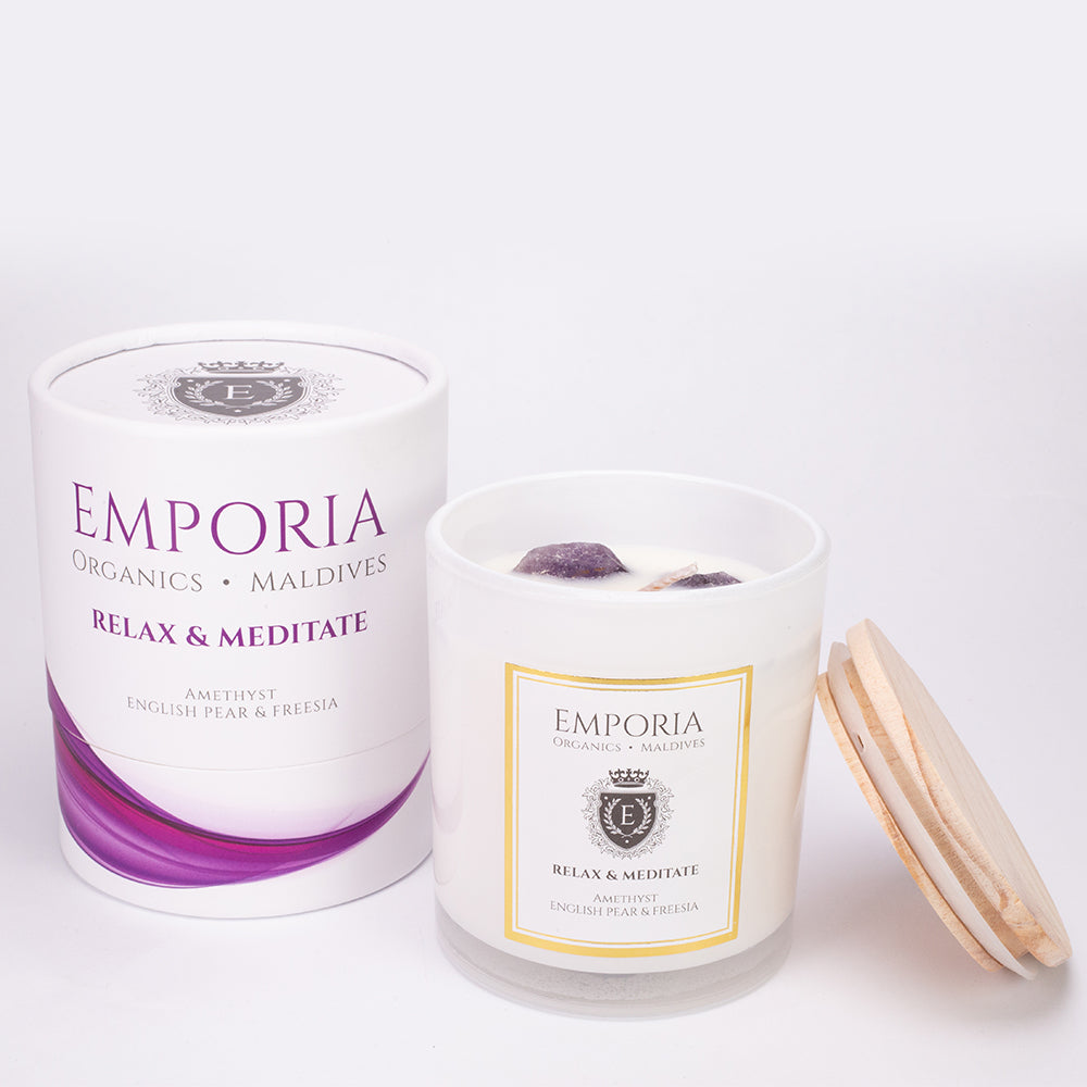 Emporia Organics MALDIVAS Vela de Vidro - RELAXAR & MEDITAR, com Ametista, aroma a pêra Inglesa e frésia, 100% cera de soja, 230g