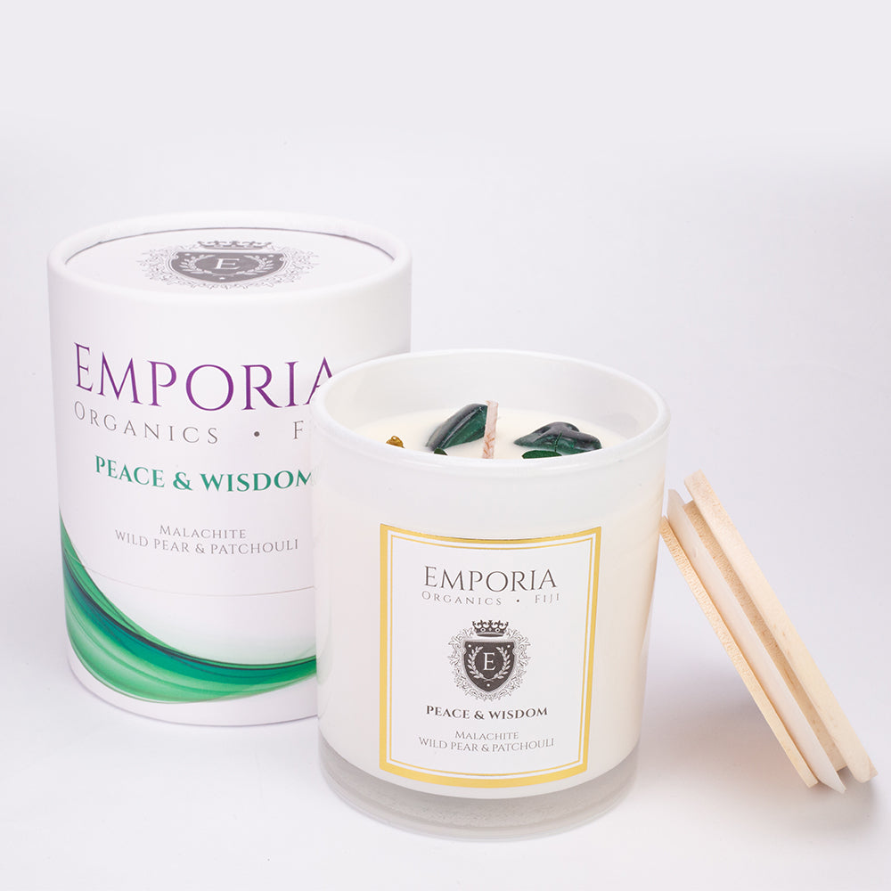 Emporia Organics FIJI Vela de Vidro -PAZ & SABEDORIA, com Malaquite, aroma a pêra selvagem & patchouli, 100% cera de soja, 230g