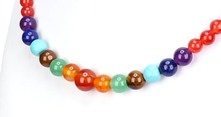 Colar Chakra de liga banhada a ouro com pedras: Cornalina, Ametista, Lápis-lazúli, Turquesa, Olho de tigre, Aventurina, Ágata laranja e Ágata vermelha