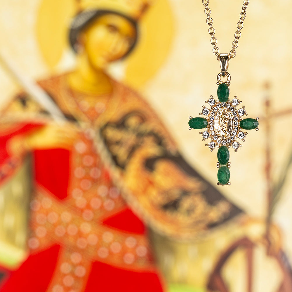 Pendente com Cruz de Esmeralda com corrente