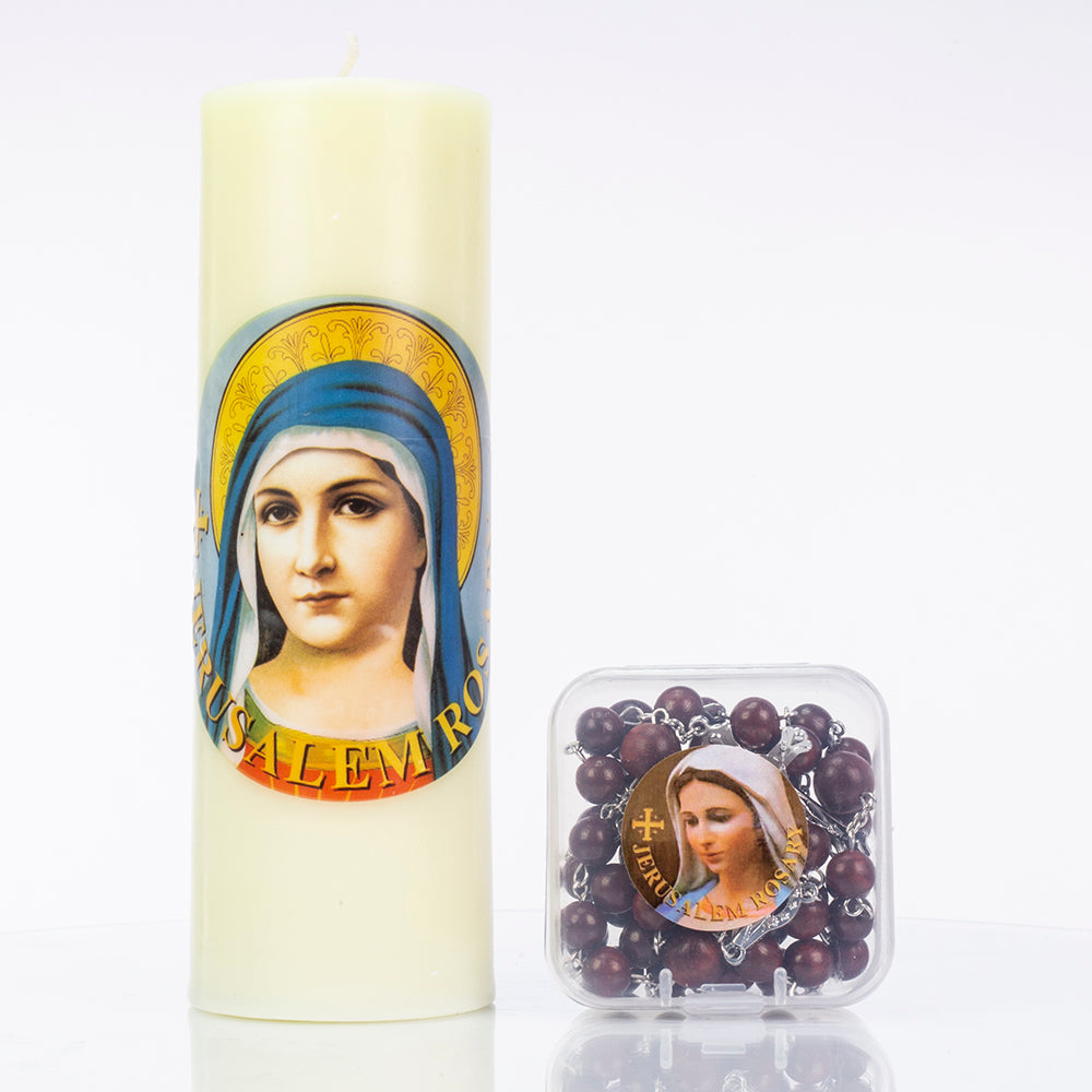 Terço banhado a Liga de Ouro com Contas de Jacarandá e Crucifixo + Vela perfumada de Santa Maria como PRESENTE