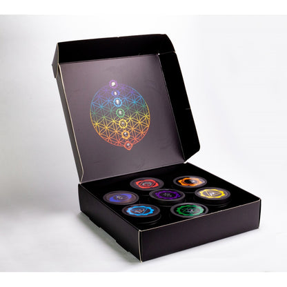 Conjunto de 9 peças Emporia com 7 velas de vidro Chakra, pedente Chakra e pulseira Chakra com Ametista, Lápis-Lazúli, Citrino, Aventurina Verde, Olho de Tigre, Jaspe Vermelho e Quartzo Puro