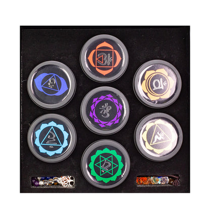 Conjunto de 9 peças Emporia com 7 velas de vidro Chakra, pedente Chakra e pulseira Chakra com Ametista, Lápis-Lazúli, Citrino, Aventurina Verde, Olho de Tigre, Jaspe Vermelho e Quartzo Puro